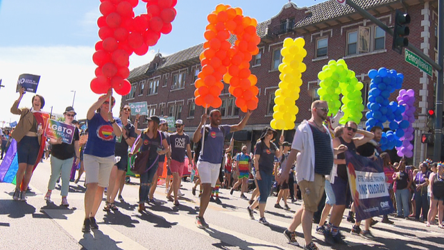 pride-parade-5pkg.transfer_frame_146.png 