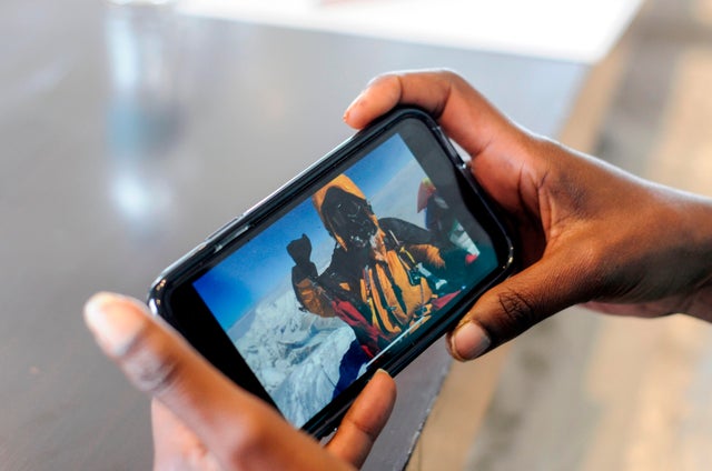 SAFRICA-NEPAL-MOUNTAINEERING-EVEREST-RECORD 