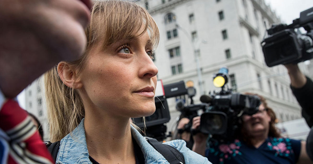 Smallville Actress Allison Mack Sentenced To 3 Years In Prison For