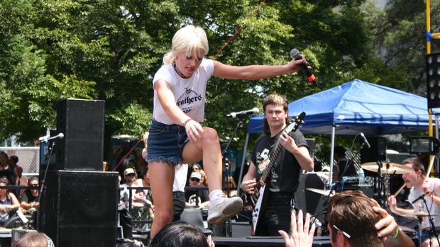 burger-boogaloo-2019-saturday-amyl-and-the-sniffers-7.jpg 