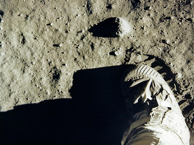 apollo-11-buzz-aldrin-footprint-on-the-moon-nasa-promo.jpg 