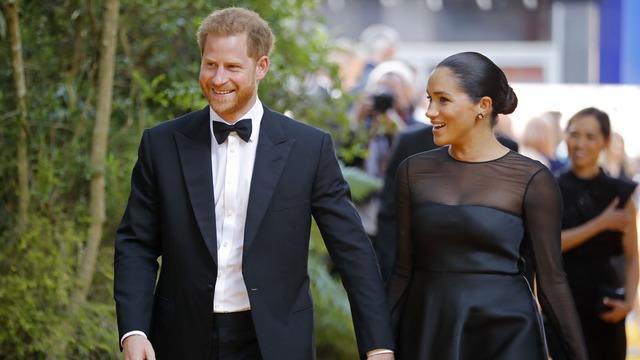 cbsn-fusion-royals-report-harry-and-meghan-meet-beyonce-at-lion-king-premiere-thumbnail-1893093-640x360.jpg 