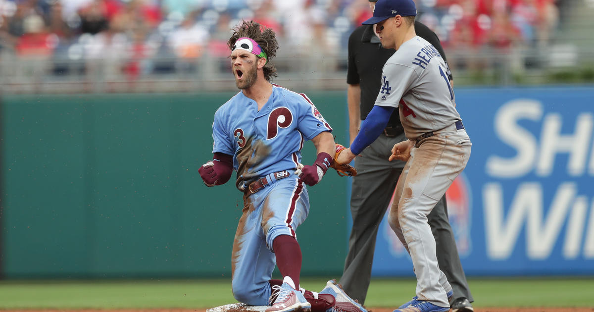Bryce Harper helps Phillies rally to beat Dodgers