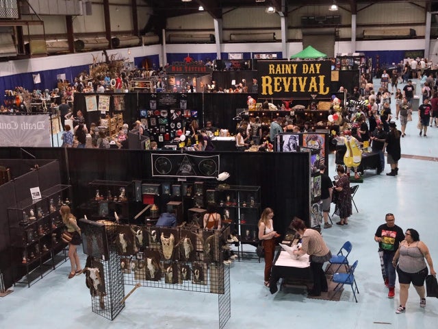 jake-barlow-oddities-and-curiosities-expo-38.jpg
