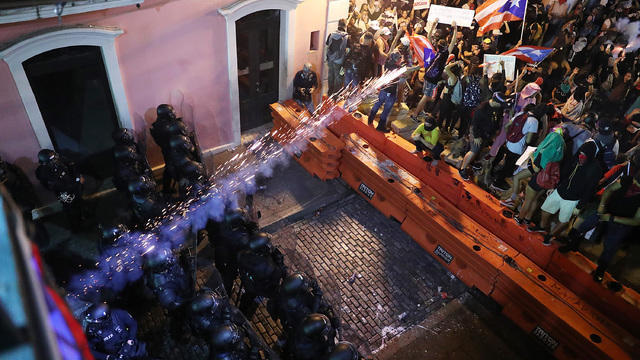 cbsn-fusion-police-and-protesters-clash-in-puerto-rico-as-political-crisis-escalates-thumbnail-1896542-640x360.jpg 