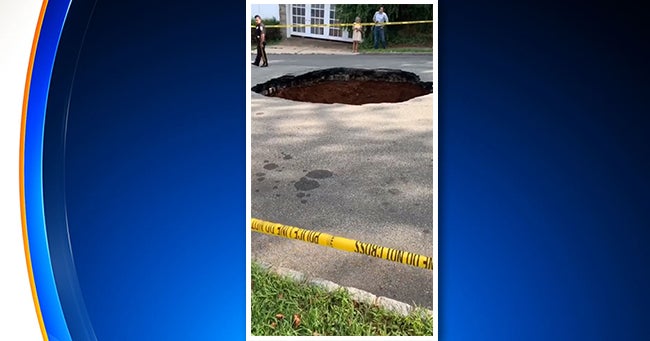 Giant Sinkhole Opens Up In Perth Amboy, N.J. CBS New York