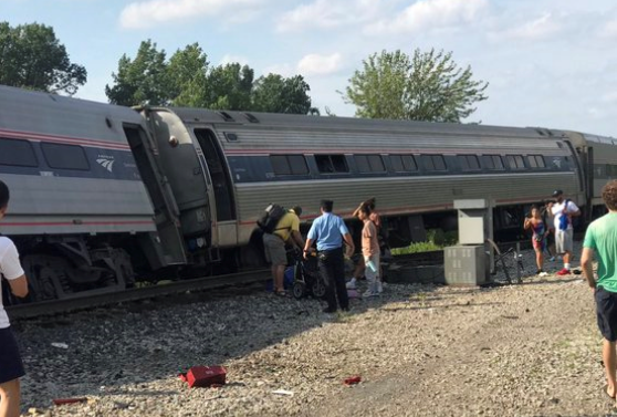 train derails 