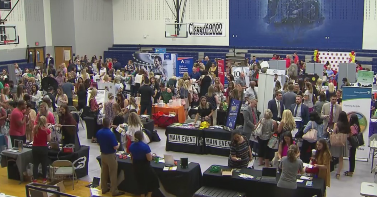 600 New Teachers Arrive In Frisco - CBS Texas