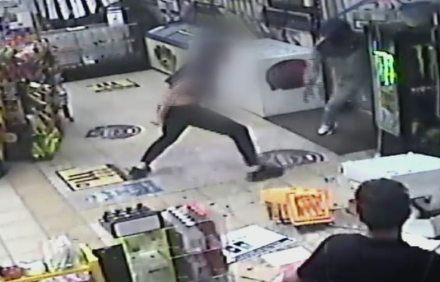 Clerk fights off robbers in Tarrant County