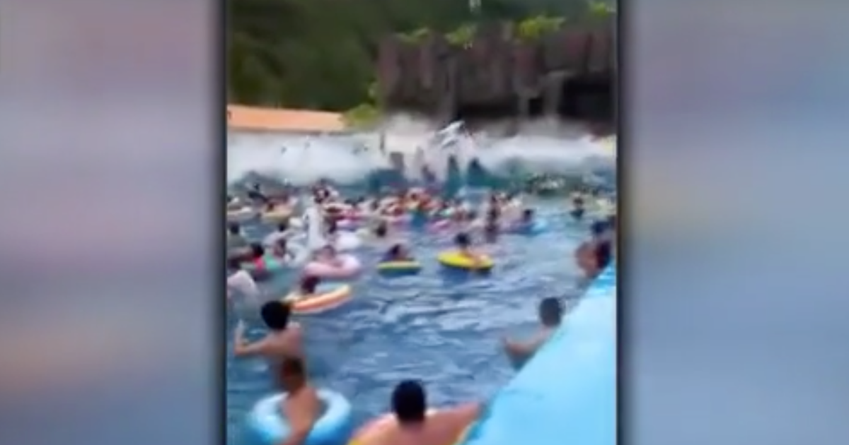 Wave pool malfunction at China water park Terrifying video shows water
