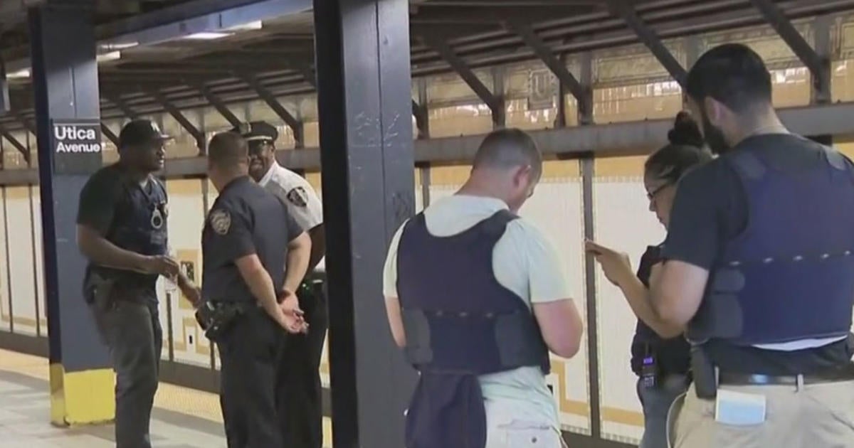 Woman Stabbed On Subway Platform In Brooklyn - CBS New York