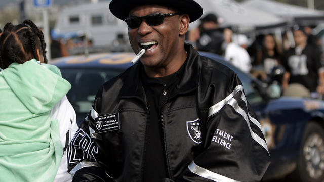 Former Raiders wide receiver Cliff Branch dead at age 71