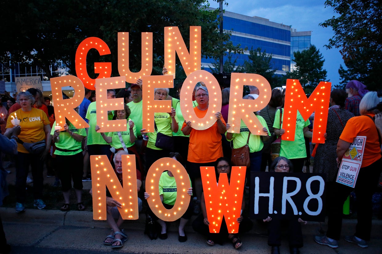 NRA vigil: Hundreds hold vigil for mass shooting victims outside NRA ...