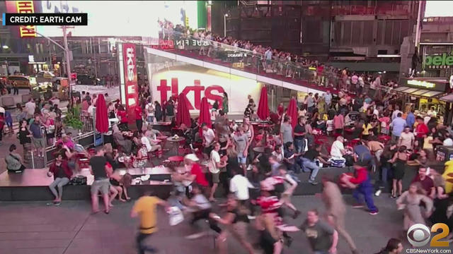 Times-Square-chaos-EarthCam.jpg 