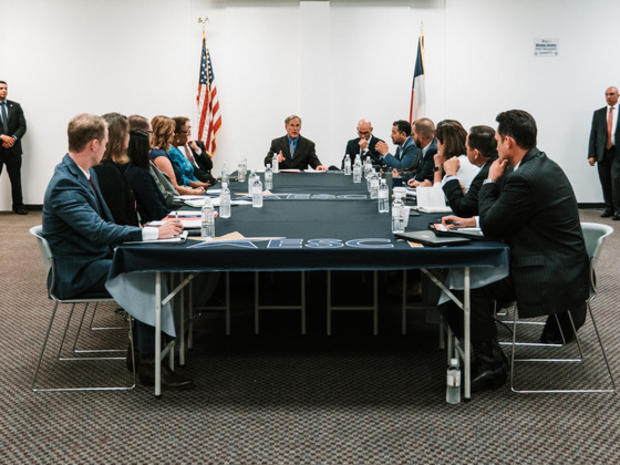 Gov. Greg Abbott meets with El Paso state lawmakers 