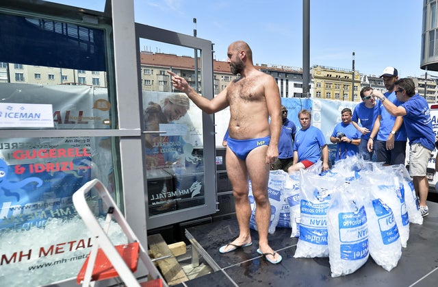 AUSTRIA-ICE-CUBES-RECORD-ATTEMPT 