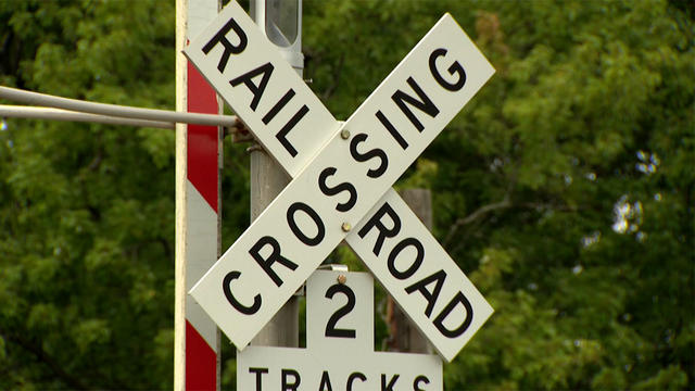 Highland_Railroad_Crossing_0819.jpg 