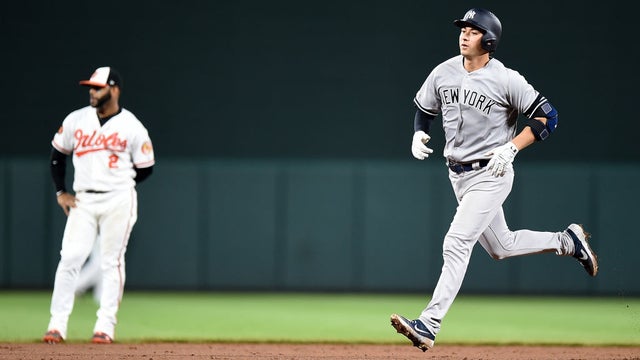 kyle-higashioka-orioles-yankees-home-run-1-1.jpg 
