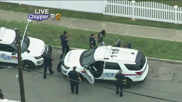 Roosevelt-barricade-man-in-custody.jpg 