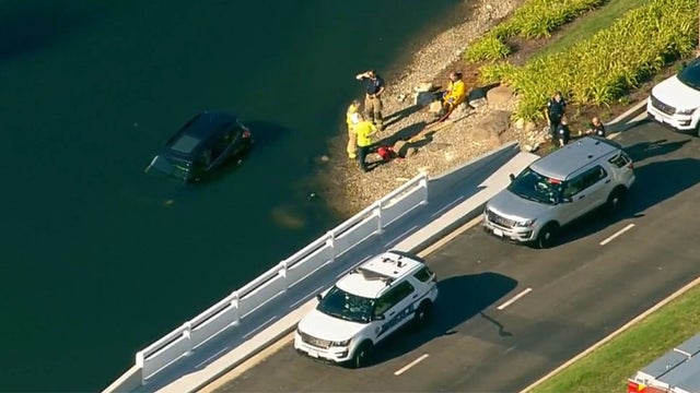 Northfield_Car_In_Water_0827.jpg 