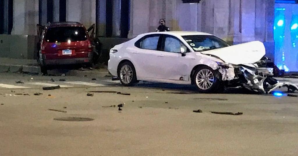 1 Killed, 3 Injured In West Loop Crash; Driver Flees Scene - CBS Chicago