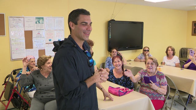 Francis-Suarez-Visits-Assisted-Living-Facility.jpg 
