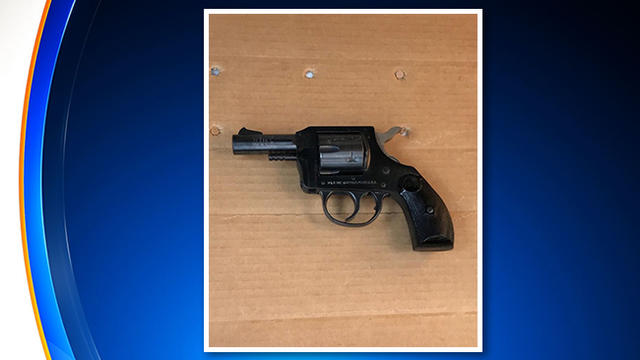 man-threatens-mta-bus-driver-with-gun.jpg 