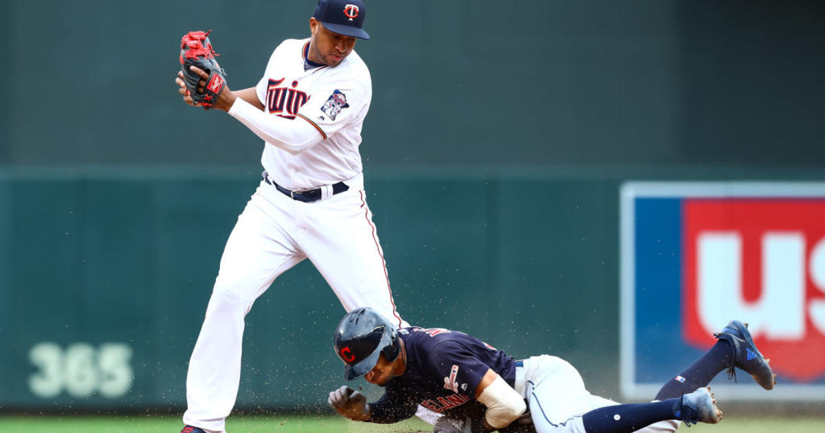 Clevinger gets 10th straight win, Indians beat Twins 5-2