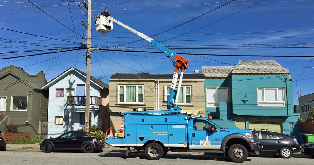 San Francisco Offers $2.5 Billion to Buy PG&E Electricity ...