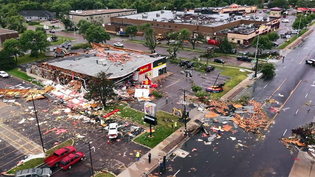 sioux-falls-SD-tornado-damage.jpg 