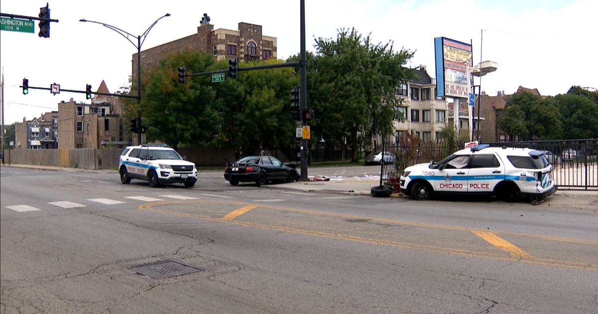 Two Chicago Police Officers Injured In West Side Crash - CBS Chicago