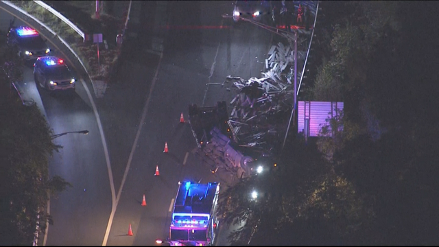 carneys-point-overturned-tractor-trailer.png 