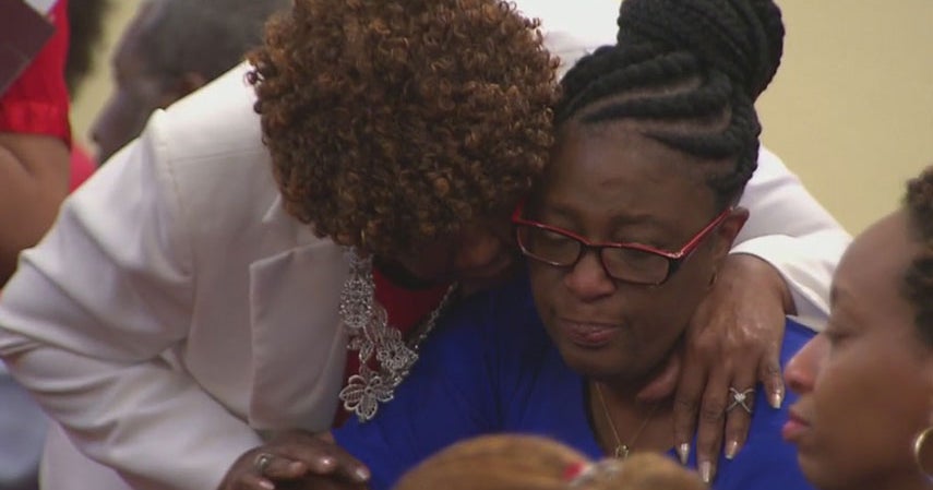 Botham Jean's Family Spends Time In Prayer Ahead Of Dallas Trial - CBS ...