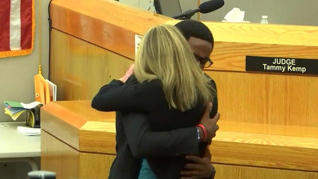 1002-en-guygersentencedcourtroomhug-1944755-640x360.jpg 