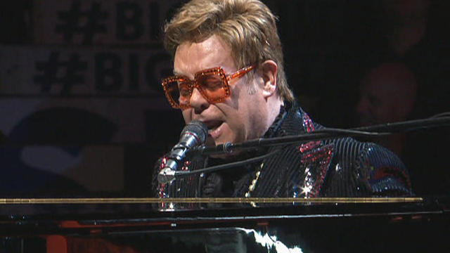 elton-john-performs-660.jpg 