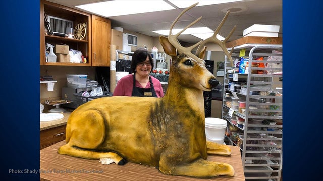 giant-deer-cake.jpg 