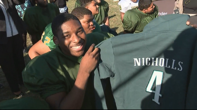 18SOTVO_EAGLES-HS-SURPRISE.transfer_frame_1467.png 