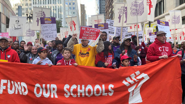 Hundreds of teachers and supporters march in Chicago 