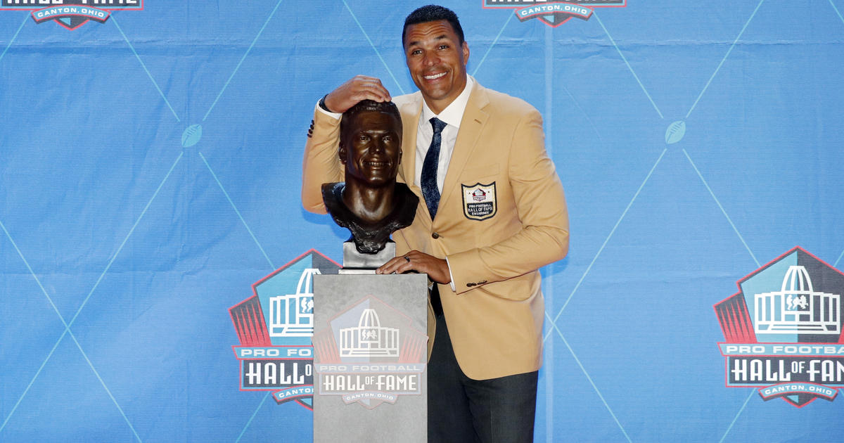 Tony Gonzalez becomes Cal's second Pro Football Hall of Famer