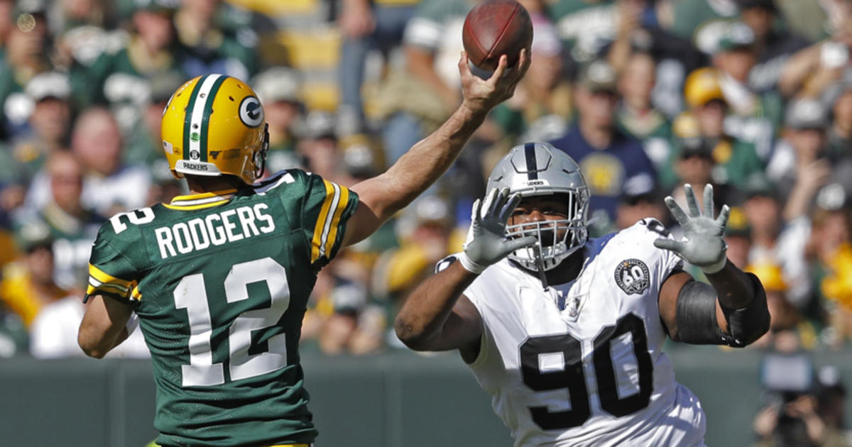 Aaron Rodgers throws 5 TD passes to lead Packers over Chiefs