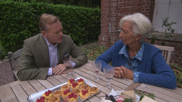 lagarde-drinking-wine-intv-ms-sub-01.jpg 