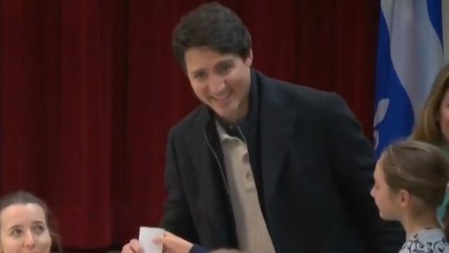 cbsn-fusion-prime-minister-justin-trudeau-trying-to-retain-power-as-canadians-head-to-the-polls-thumbnail-380356.jpg 