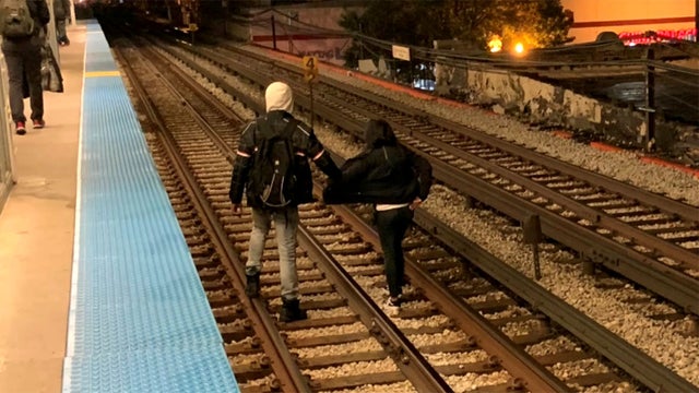 People_On_Tracks_At_Thorndale_2.jpg 