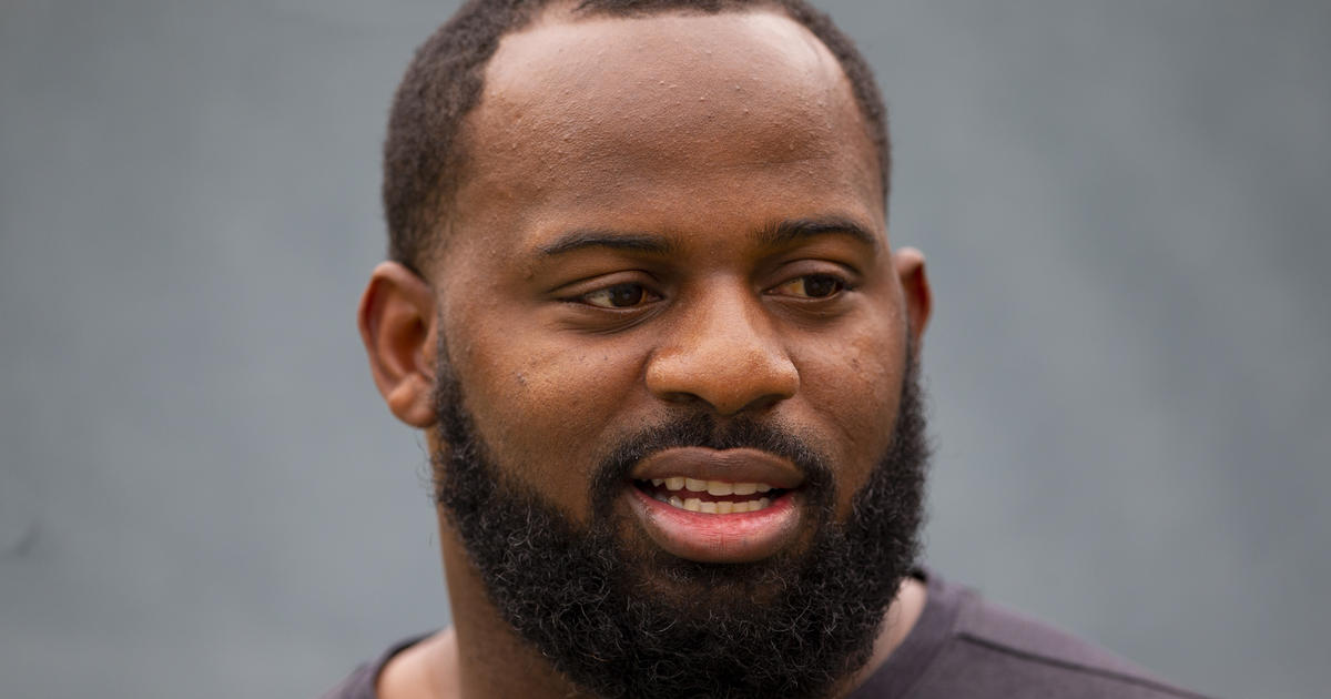 NFL player Fletcher Cox calls 911 as man allegedly attempts to