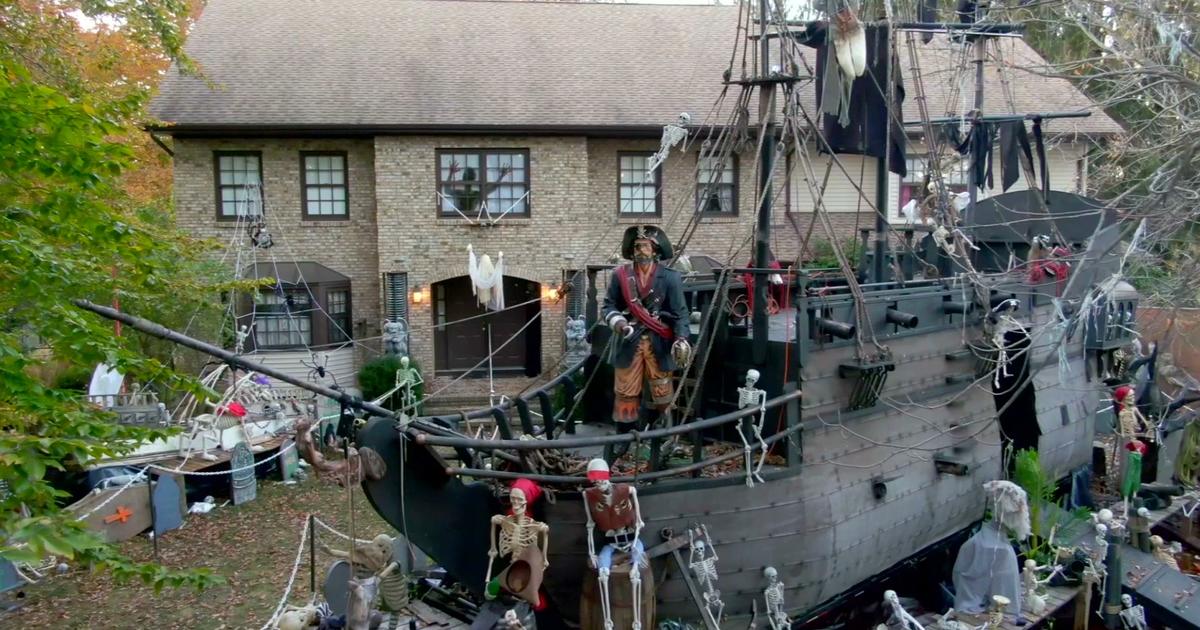 Snap Shot NY: 'The Black Pearl' Sails At A Home In Roxbury, N.J. Every  Halloween - CBS New York