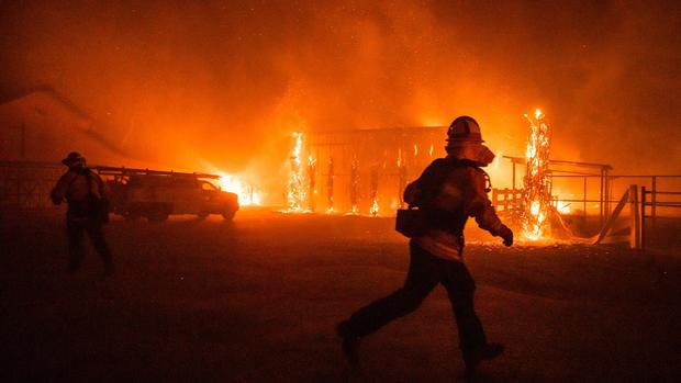 Wildfires rage in California 