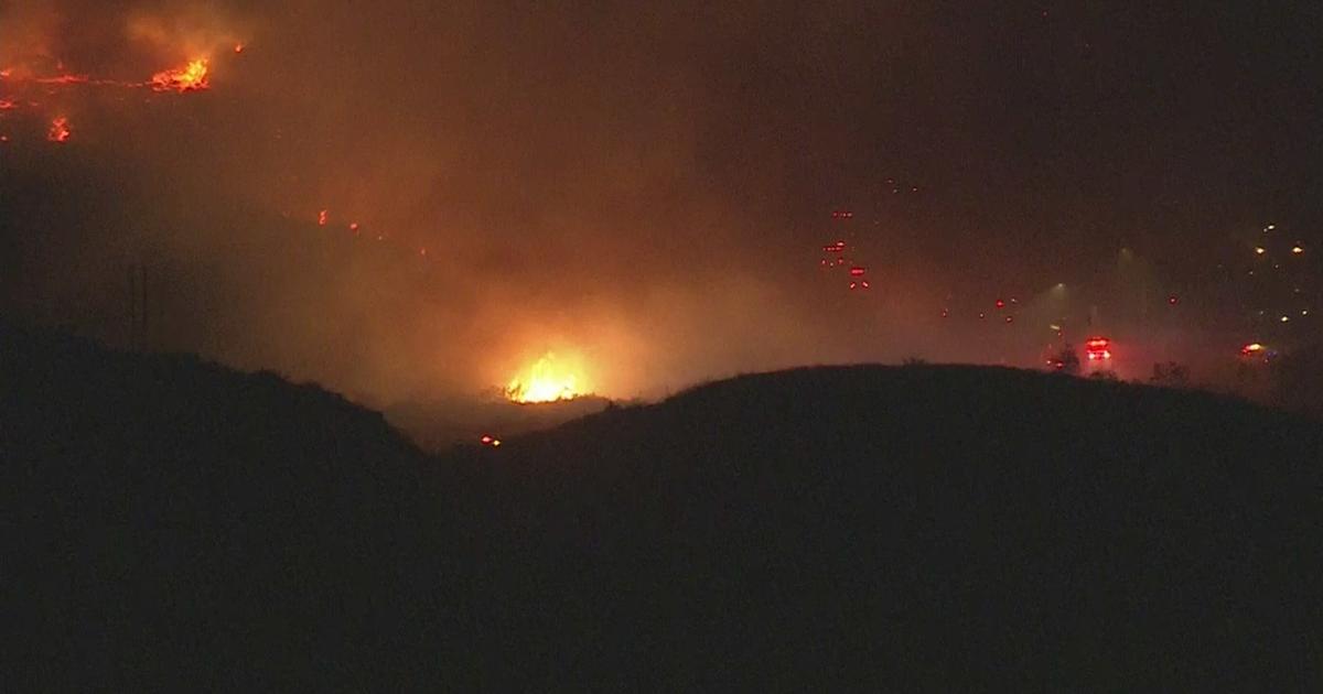 Castlewood Fire In Fullerton May Have Been Sparked By Flare Gun Cbs Los Angeles 1793