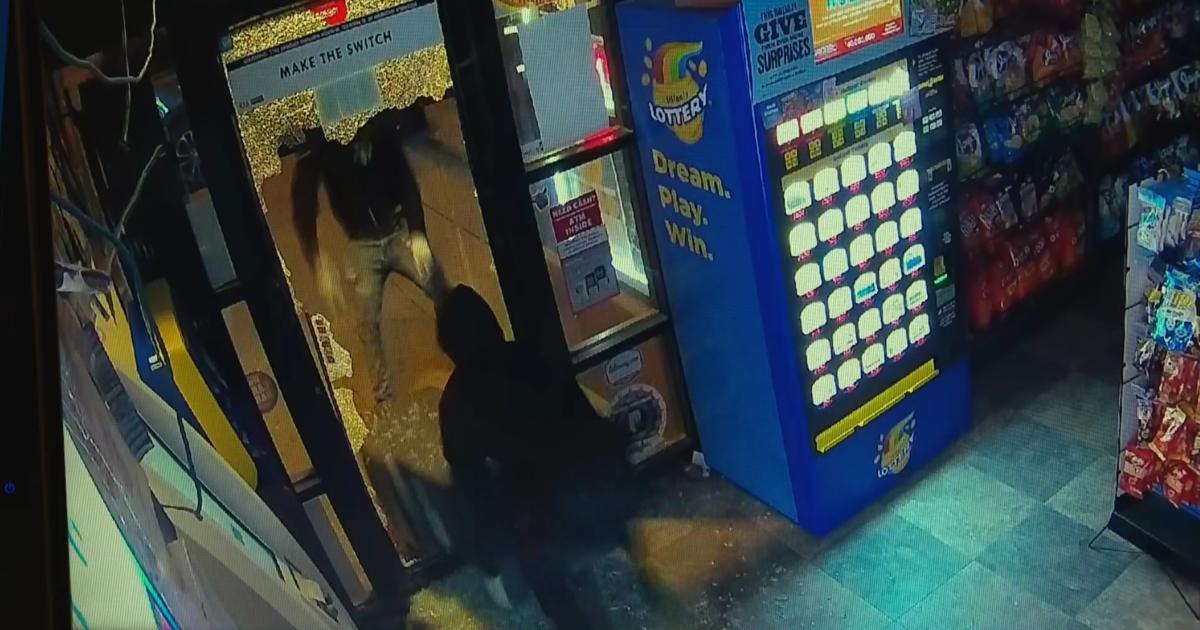 Smash And Grab Thieves Steal Atm Cash Drawers And Liquor From South Loop Convenience Store