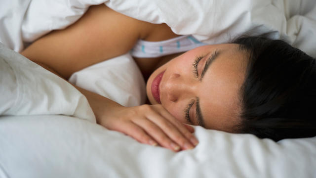 white-noise-sleeping-gettyimages-140193861-tetra-images-2000x1333.jpg 