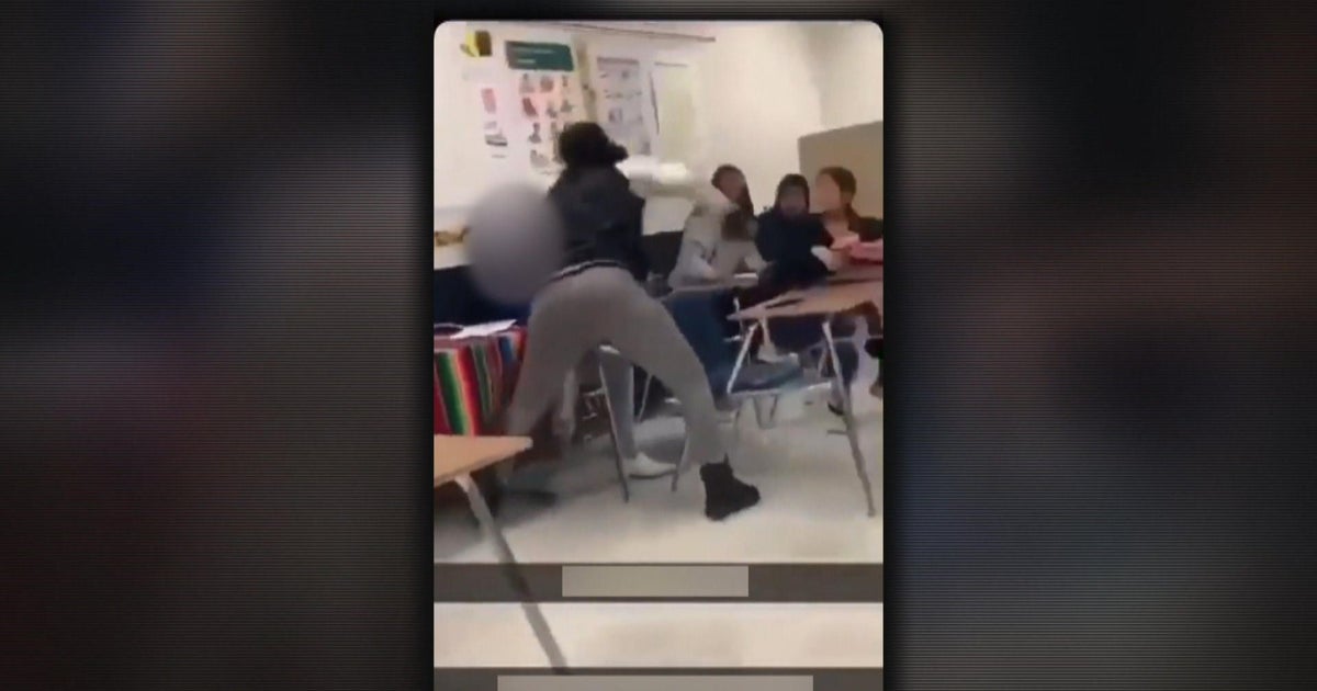 Texas substitute teacher arrested Video shows her punching 16yearold(01)